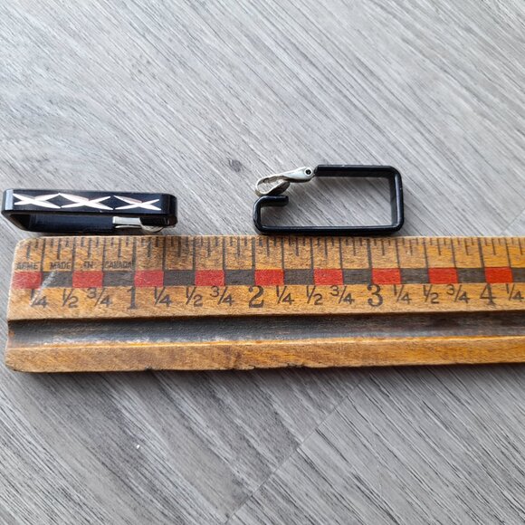 Vintage Black Clip On Earrings Rockabilly Etched Metal Rectangle Hoops Hong Kong - Picture 13 of 15